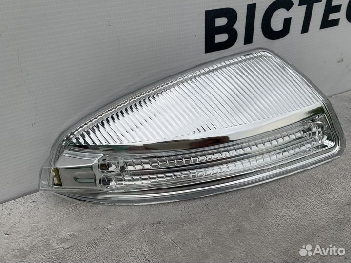 Повторитель в зеркало правый Mercedes A2048200821