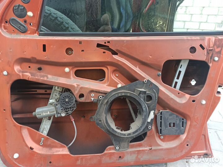 Дверь передняя оранжевая пежо Peugeot 206