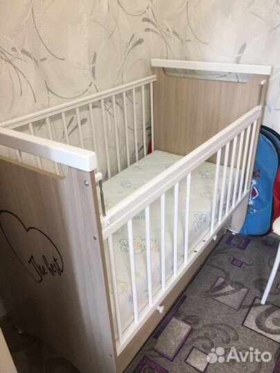 Кроватка с маятником и матрасом