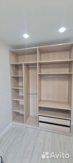 Рабочая зона в углу у окна