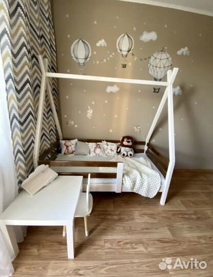 Детская кровать вигвам с комбинированным выкрасом