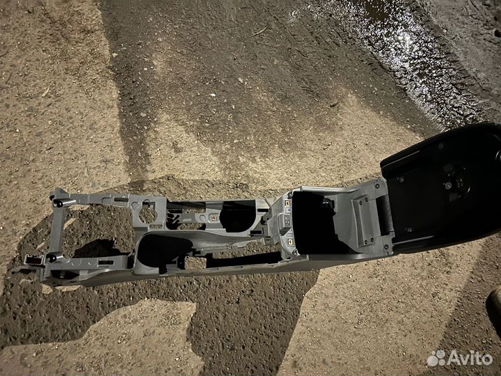 Подлокотник в Форд Фокус 2