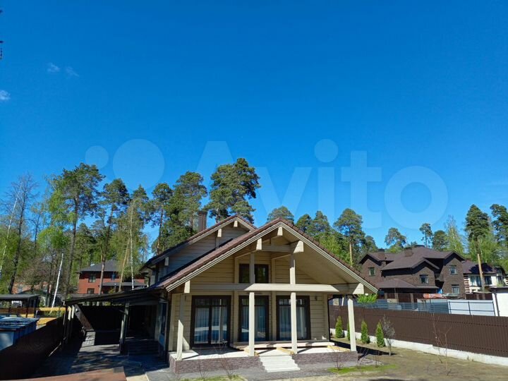 Дом 220 м² на участке 10 сот.