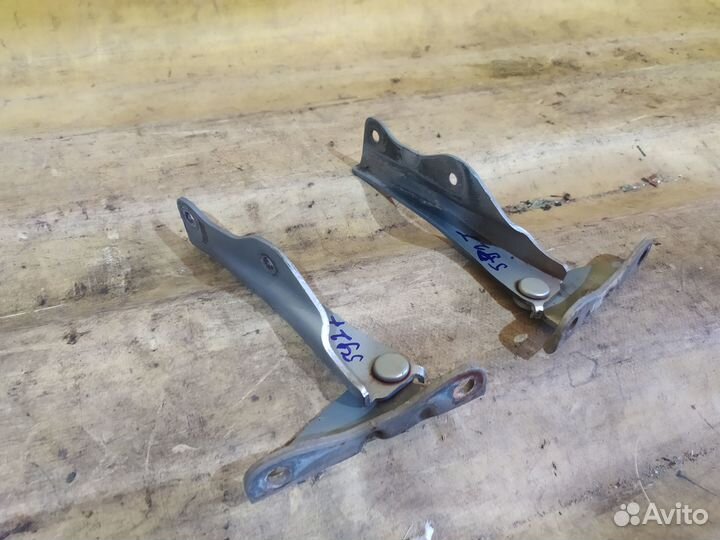 Петля капота левая правая Subaru Impreza G11