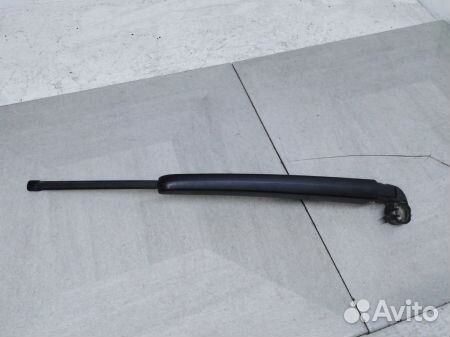 Поводок стеклоочистителя задний