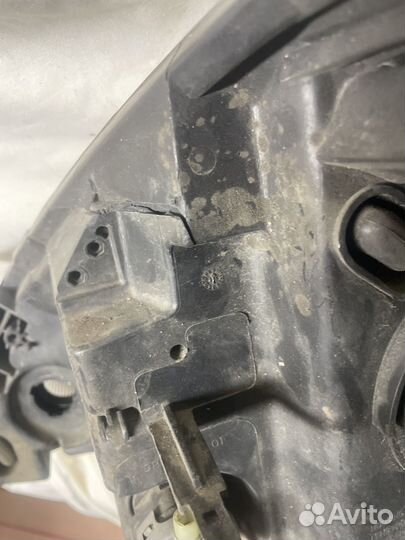 Фары передняя правая без креплений Nissan Tiida C1