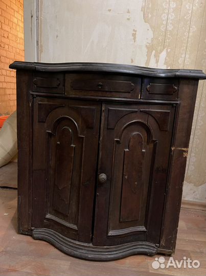 Антикварная угловая тумба с окладом