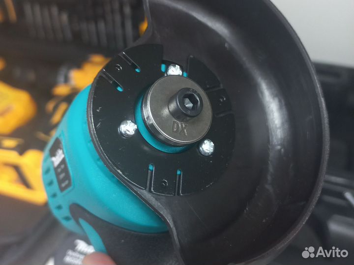 Аккумуляторная болгарка мини Makita