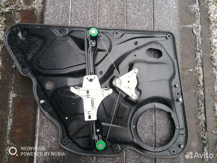 Стеклоподъёмник задний правый Фольксваген Пассат 6