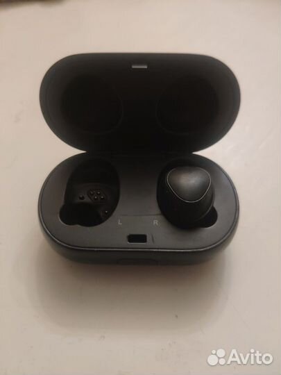 Кейс от наушников Samsung gear iconx