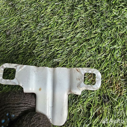 Кронштейн крепления крыла правый BMW 1 F20