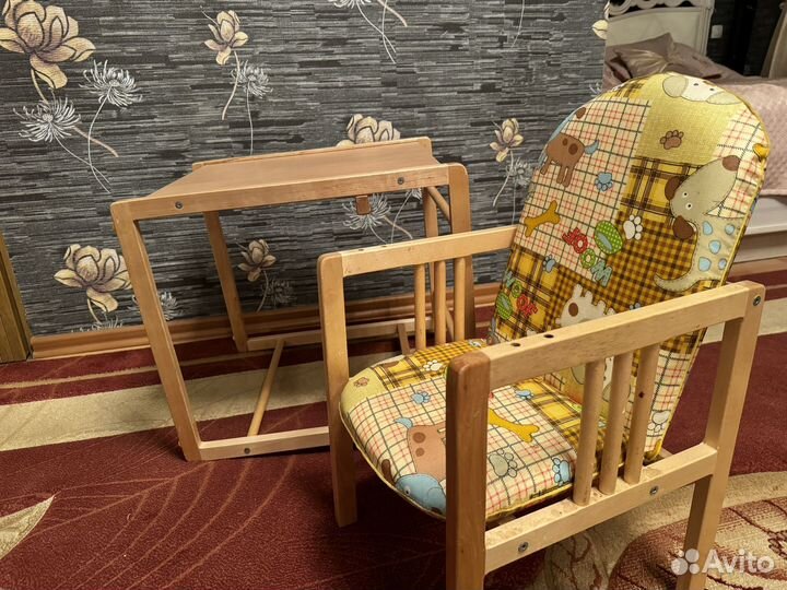 Стол и стульчик детские