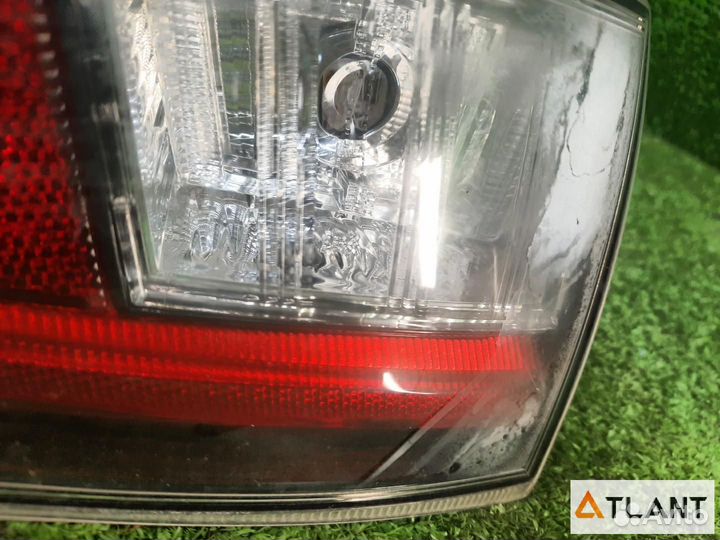 Вставка между стопов задний левый toyota prius