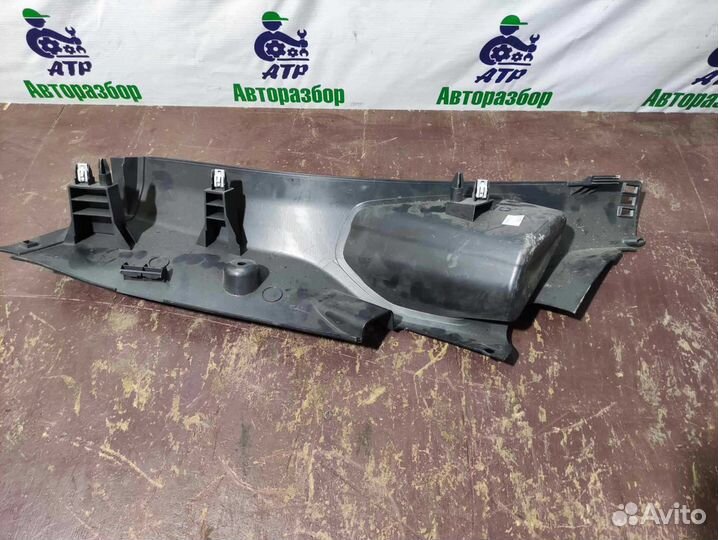 Накладка на стойку задняя правая Ford Focus 3