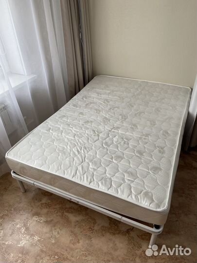 Кровать с матрасом