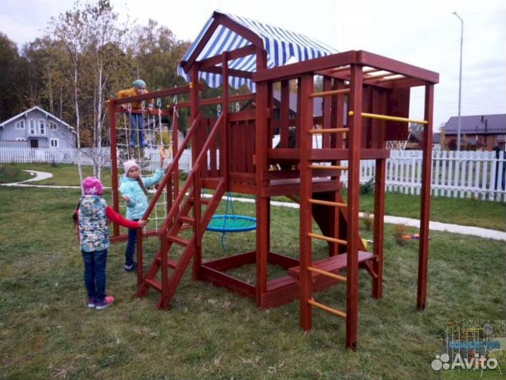 Детская площадка с зимним скатом