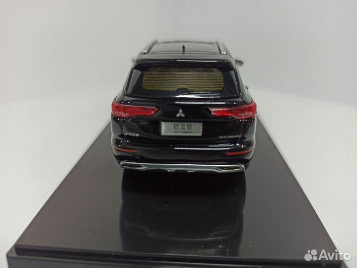 Коллекционная модель Mitsubishi outlander 1:43