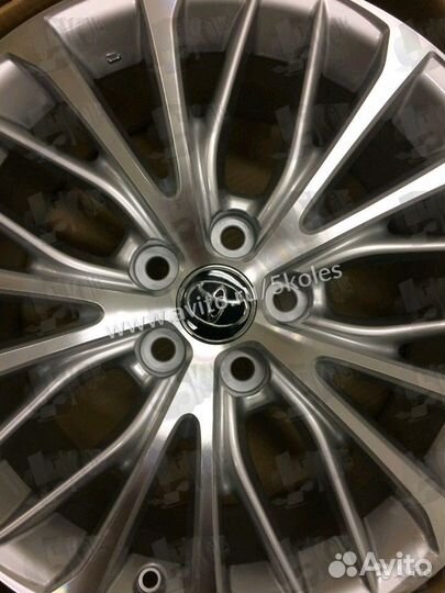 Литые диски на Toyota Camry R17
