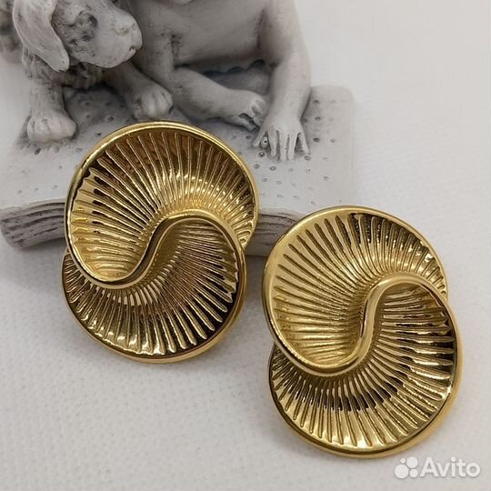 Стильные серьги