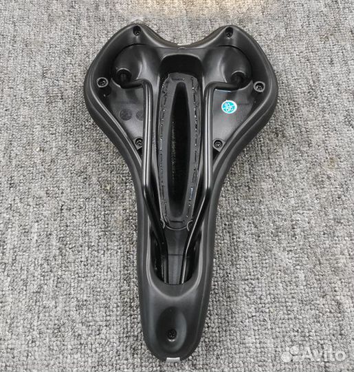 Седло с гелевыми вставками и анатомич. отверстием