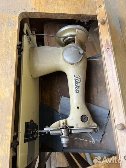 Швейная машинка ножная