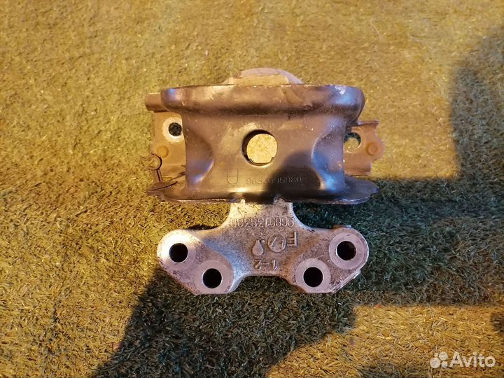 Опора двигателя (подушка двс) правая 9653095980 Pe