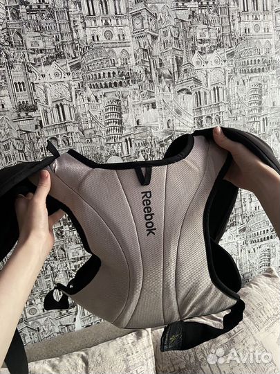 Нагрудник хоккейный reebok