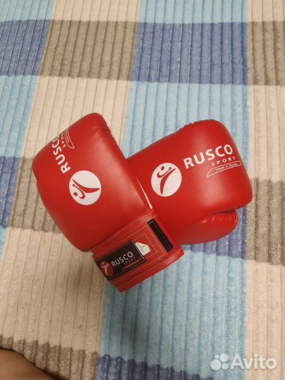 Боксерские перчатки 10 oz новые
