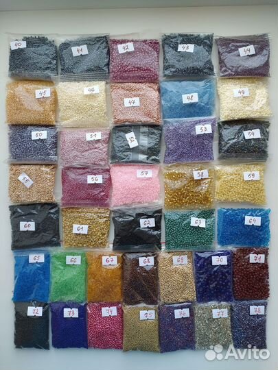 Бисер (Чехия) 50 г. и замочки для украшений