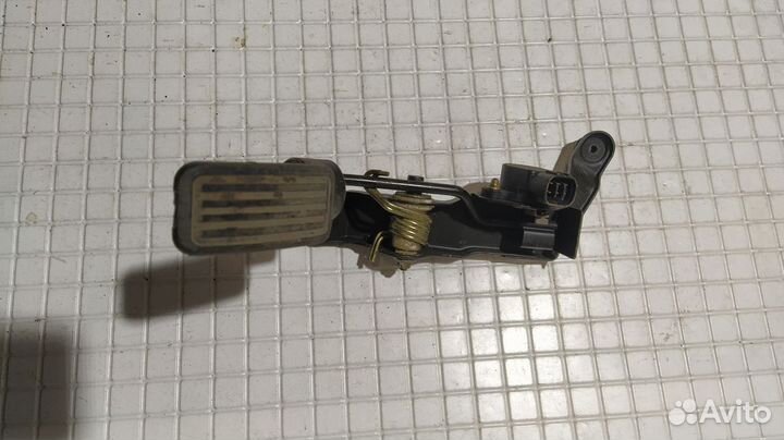 Педаль газа Toyota RAV4