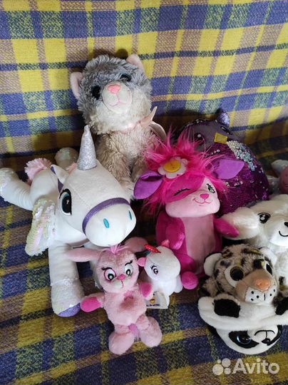 Мягкие игрушки,пазлы, книги