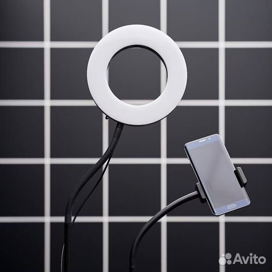 Кольцевая лампа IKEA с держателем смартфона