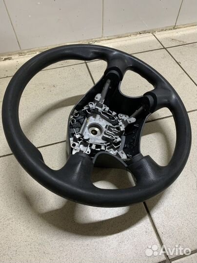 Руль на nissan almera n16
