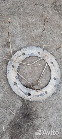 Крепление запасного колеса Renault Duster 1