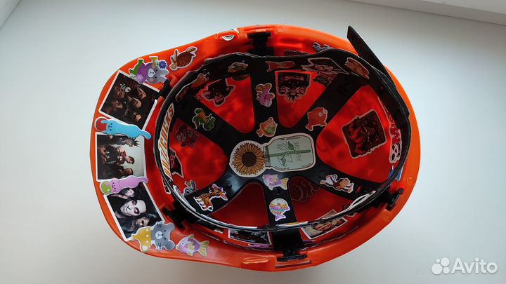 Панк-каска (арт-объект практического назначения)