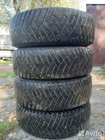 Goodyear UltraGrip Ice Arctic SUV 225/65 R17 102T
