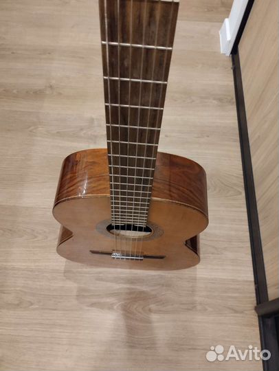 Классическая испанская гитара