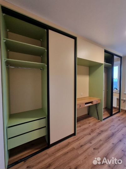 Шкаф с зеркалом