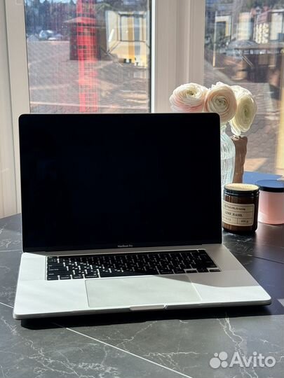 MacBook Pro 16 2021 i7 512