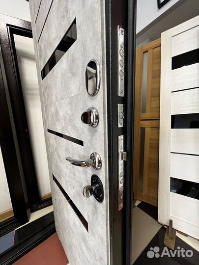 Входная дверь в цвете бетон, утепленная