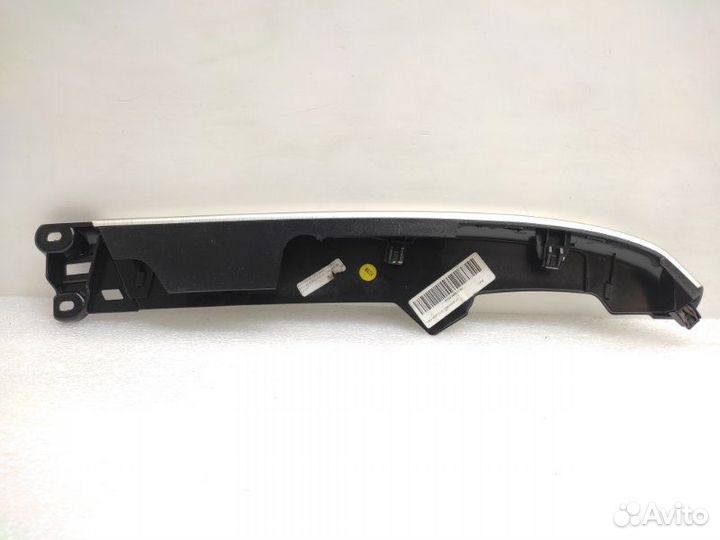 Накладка левая Land Rover Discovery 5 L462 3.0D