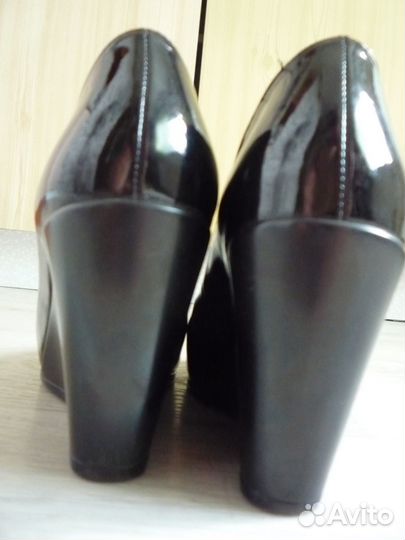 Туфли платформа выходные натуральная кожа-лак 38р