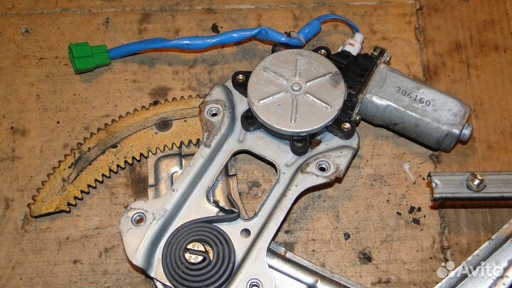 Передний стеклоподъемник Subaru Forester S11 2002г