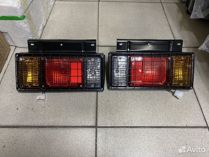 Задние фонари Isuzu Elf, цена за пару