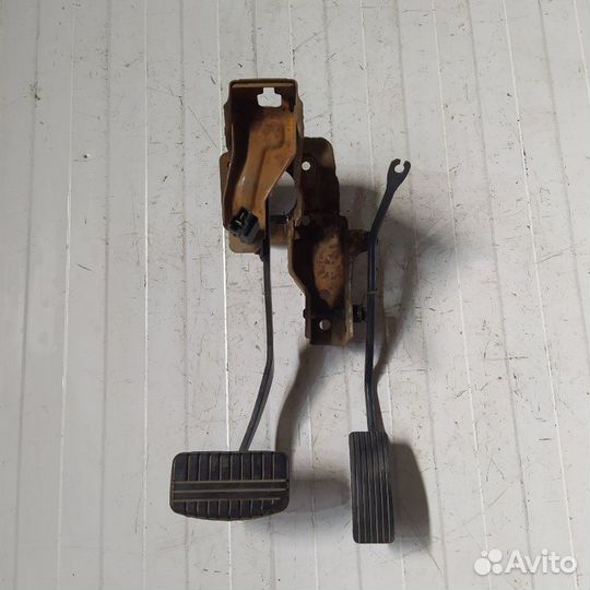 Блок педалей Mitsubishi Lancer Vii седан 1 2000