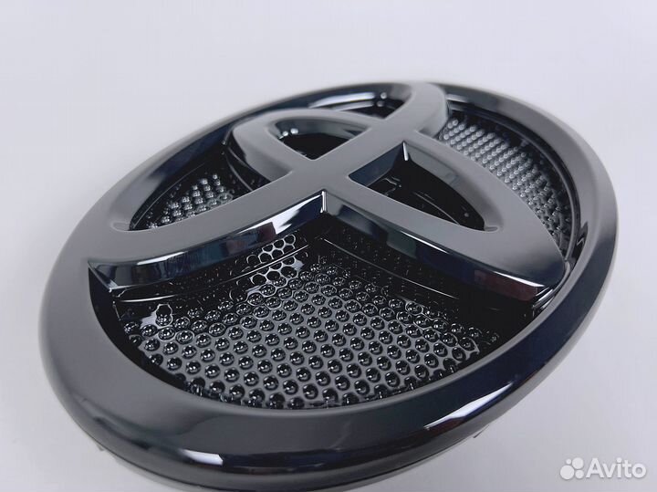 Эмблема в решетку Prado 150 с18г Сетка