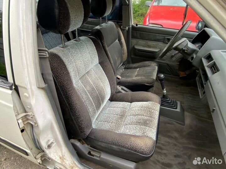 Комплект сидений Nissan Sunny B11