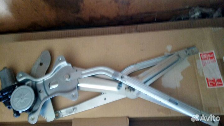 Стеклоподьемник хино 500 правый