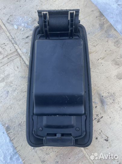 Мазда 6 gg подлокотник