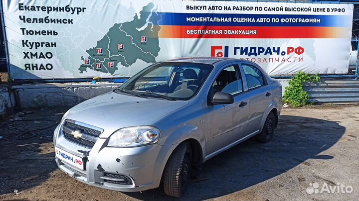 Накладка на торпедо правая Chevrolet Aveo T250 966